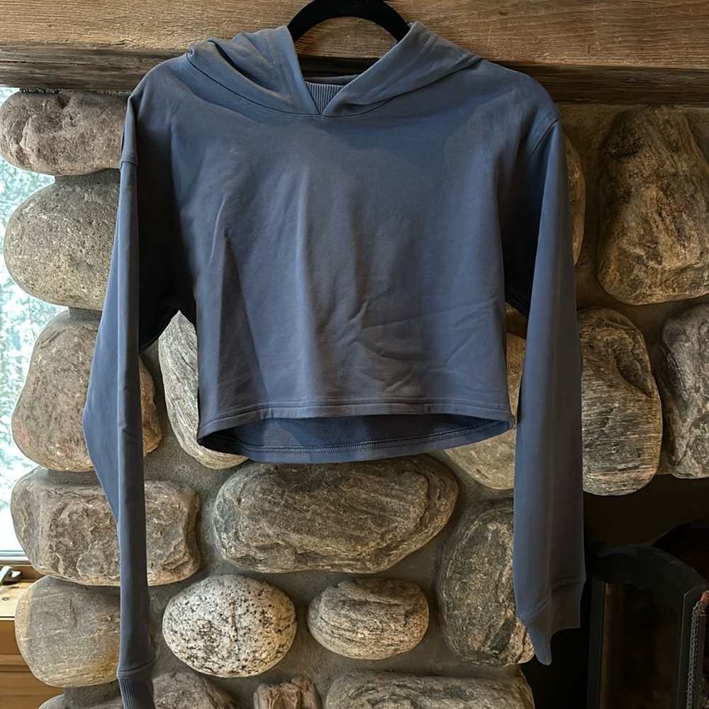Lululemon cropped sweater hooded
